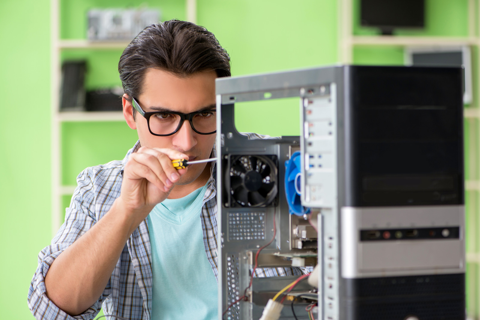 How To Ground Yourself When Building A PC (StepByStep) Best Gaming